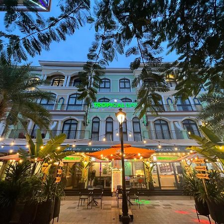 Tropical Bay Grand World Phu Quoc Hotel Exterior photo