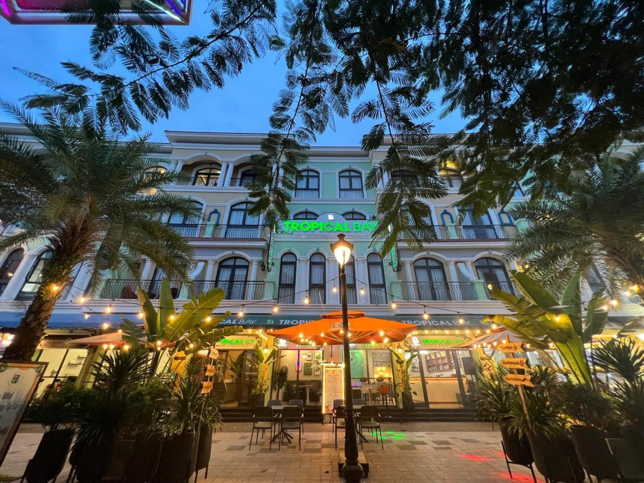Tropical Bay Grand World Phu Quoc Hotel Exterior photo